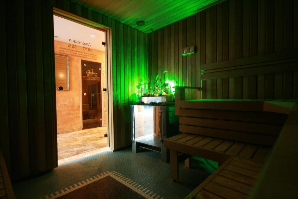 Grand Rose Spa Hotel Kuressaare Exterior photo